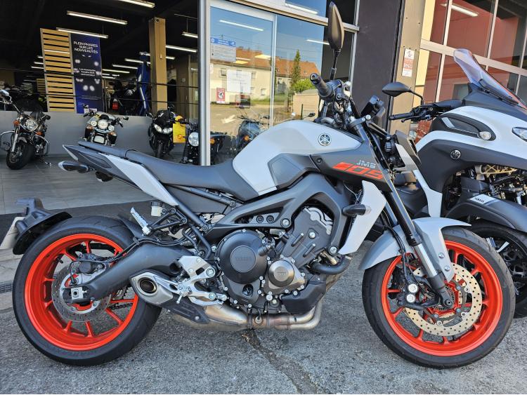 YAMAHA MT-09