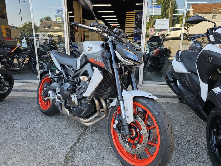 YAMAHA MT-09