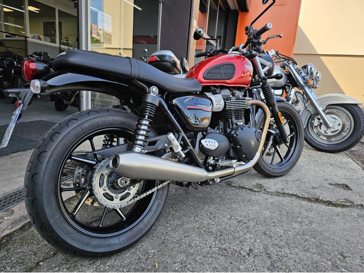 TRIUMPH STREET TWIN  900