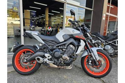 YAMAHA MT-09