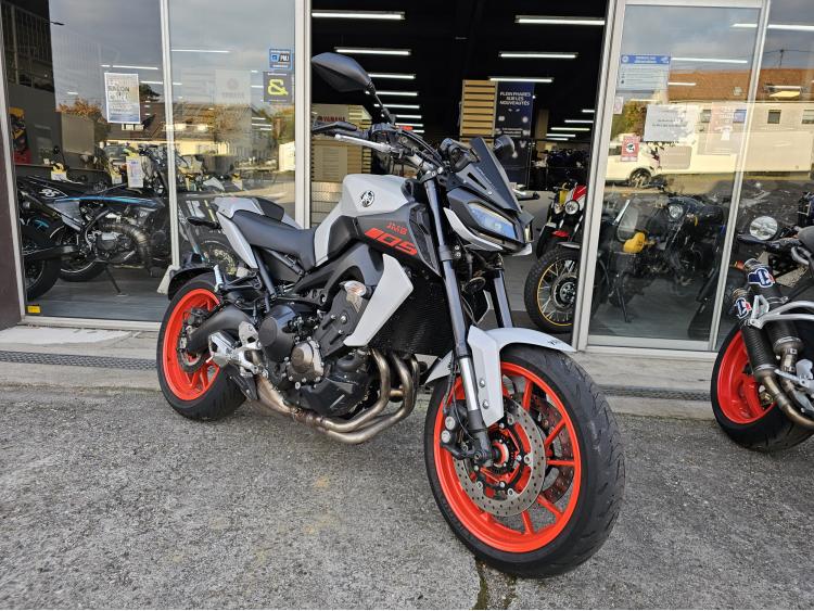 YAMAHA MT-09