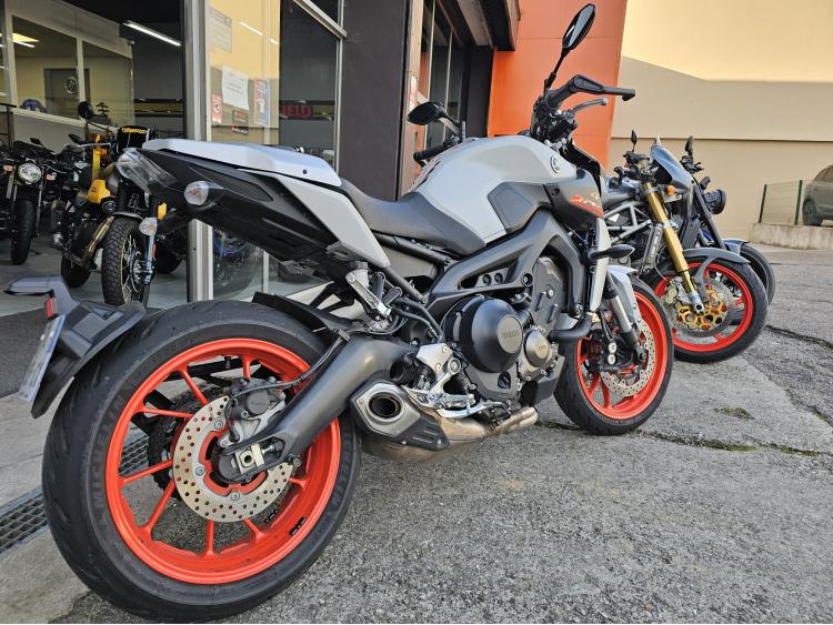 YAMAHA MT-09